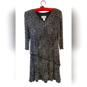 Flattering layered dress. Size 6P. Good at concealing tunnies! Black/tan.
